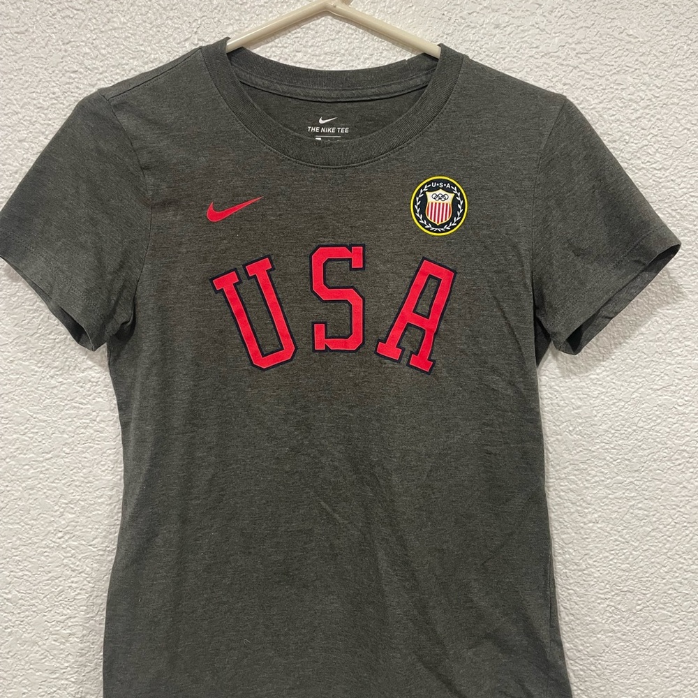 Nike Tee USA Olympic Womens Small Gray Red Logo Short Sleeve T Shirt